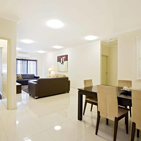 Astina Serviced Apartments - Central Penrith Exteriör bild