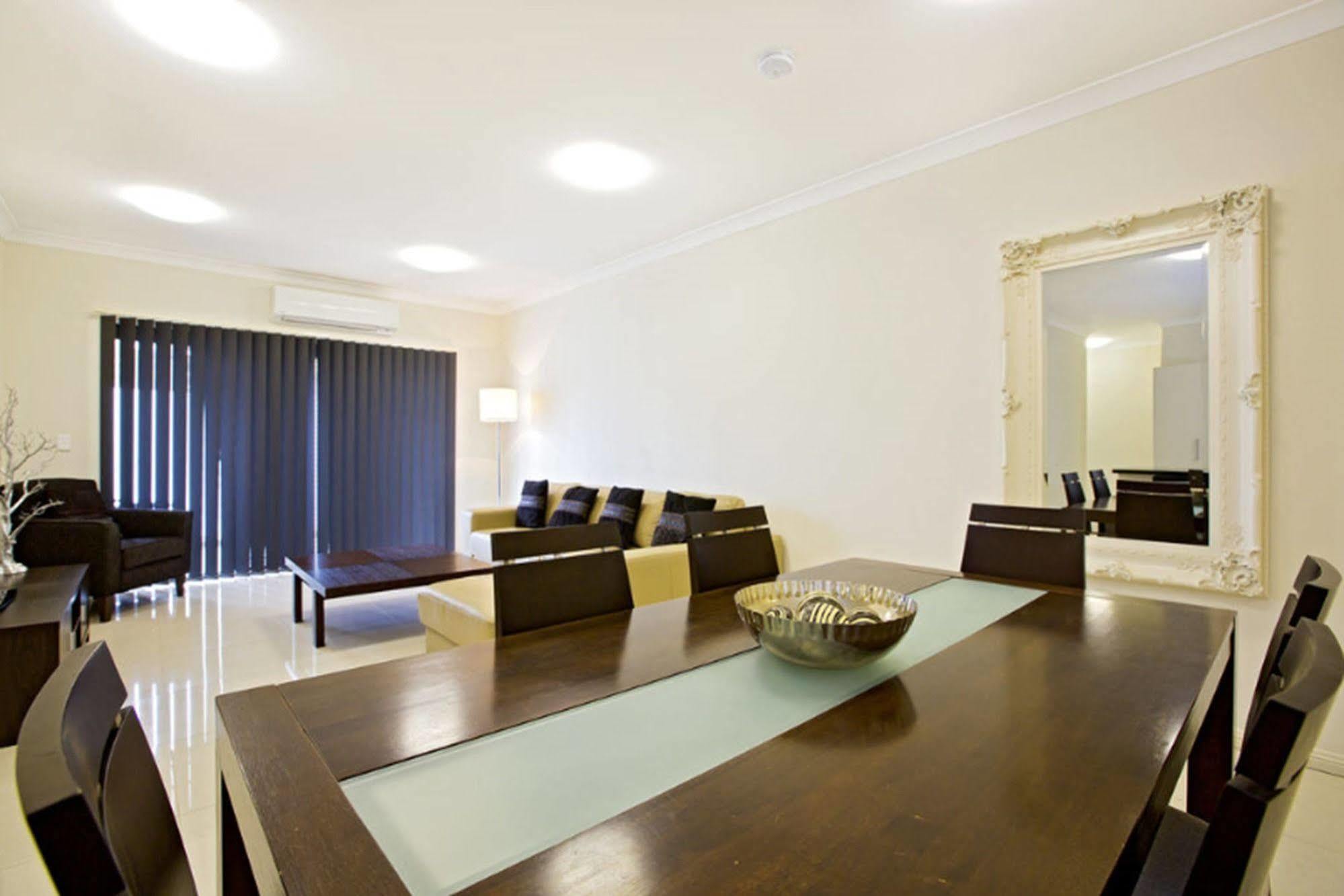 Astina Serviced Apartments - Central Penrith Exteriör bild