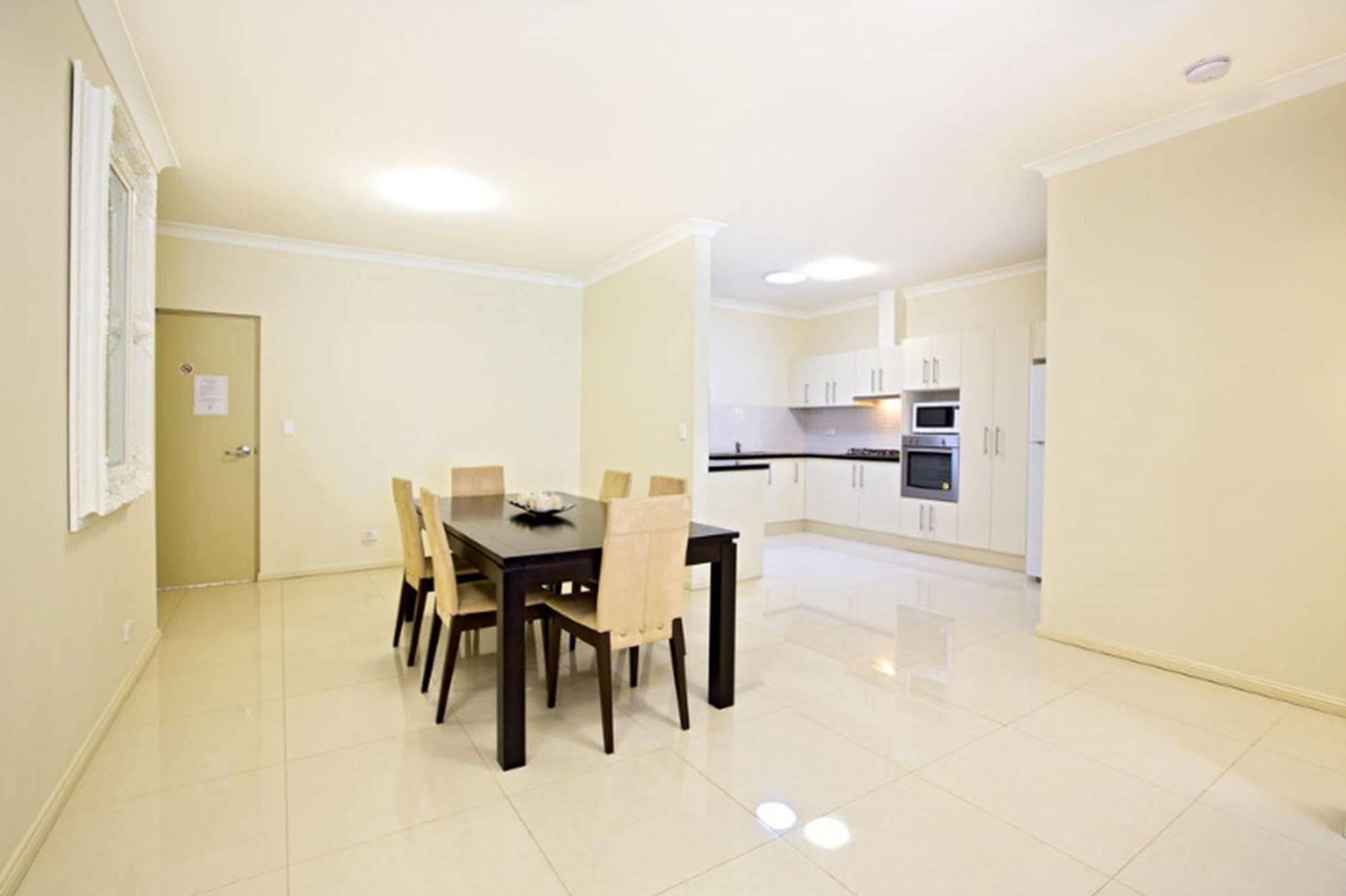 Astina Serviced Apartments - Central Penrith Exteriör bild