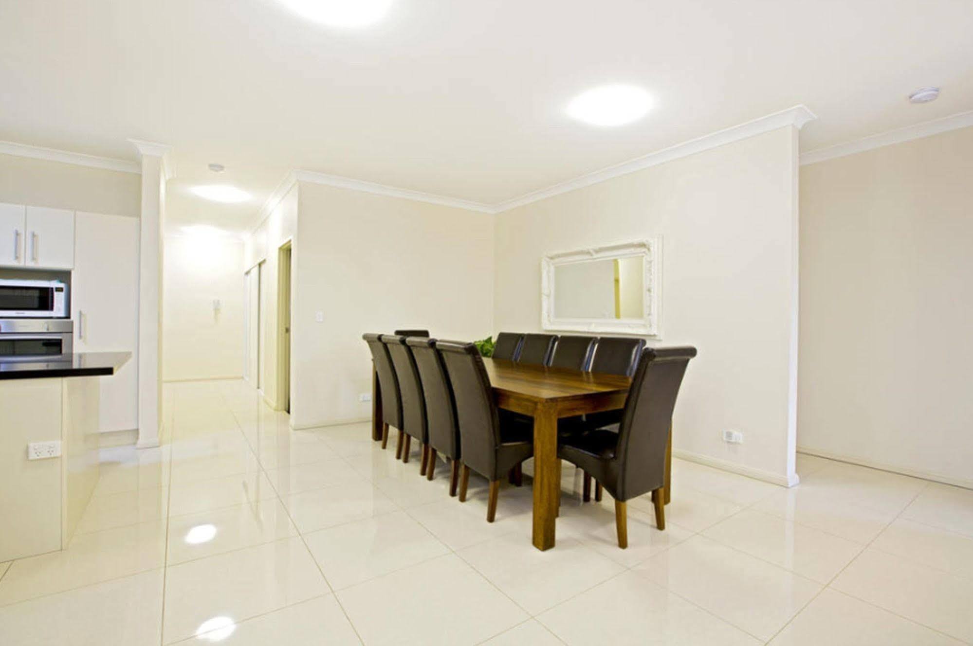 Astina Serviced Apartments - Central Penrith Exteriör bild
