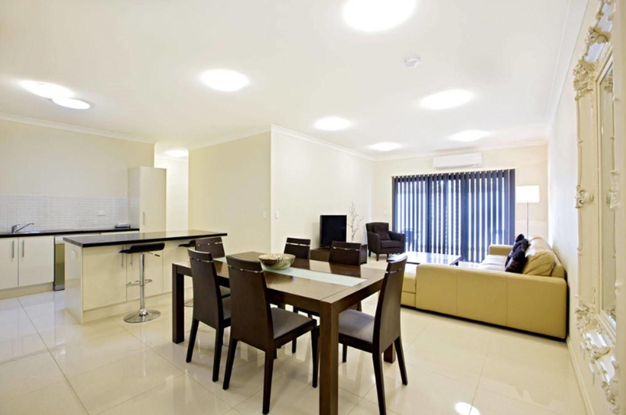 Astina Serviced Apartments - Central Penrith Exteriör bild