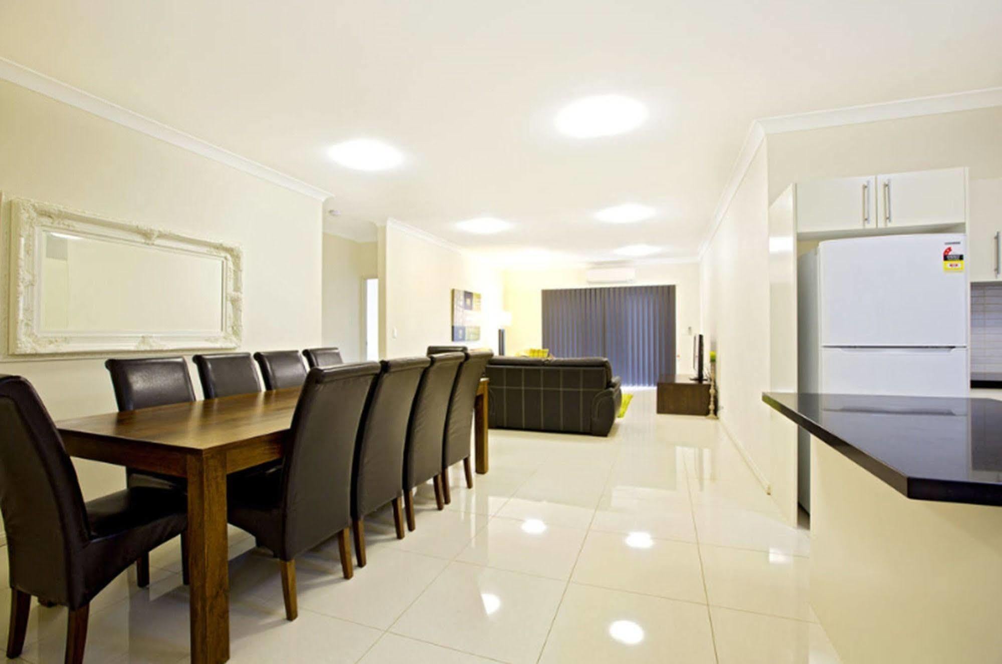 Astina Serviced Apartments - Central Penrith Exteriör bild